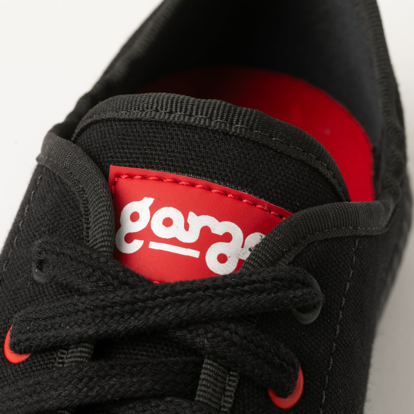 Garza New Zu Low Black